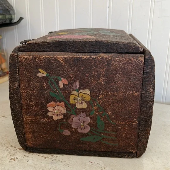 Antique handmade & painted wooden box - Picture 3 of 7